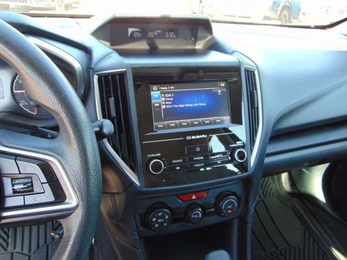 Used 2018 Subaru Impreza 2.0i Premium image 12