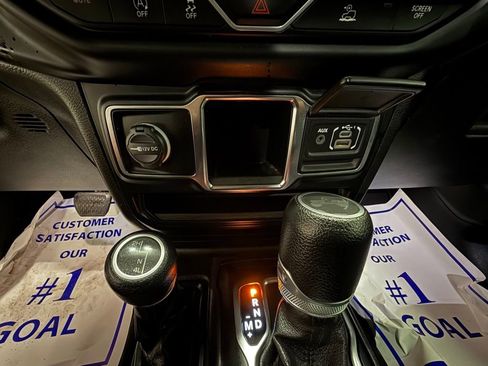 Used 2022 Jeep Wrangler Unlimited Sport image 27