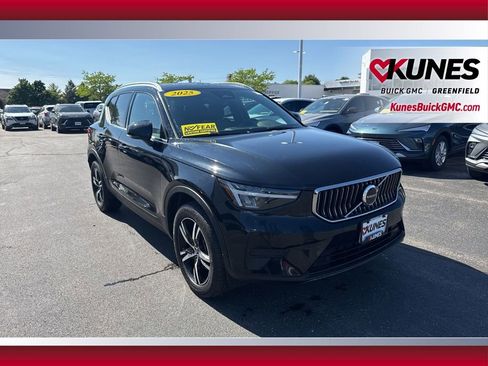 Used 2025 Volvo XC40 B5 Core AWD/4WD image 12