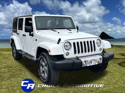 Used 2017 Jeep Wrangler Unlimited Sahara w/ Connectivity Group image 10