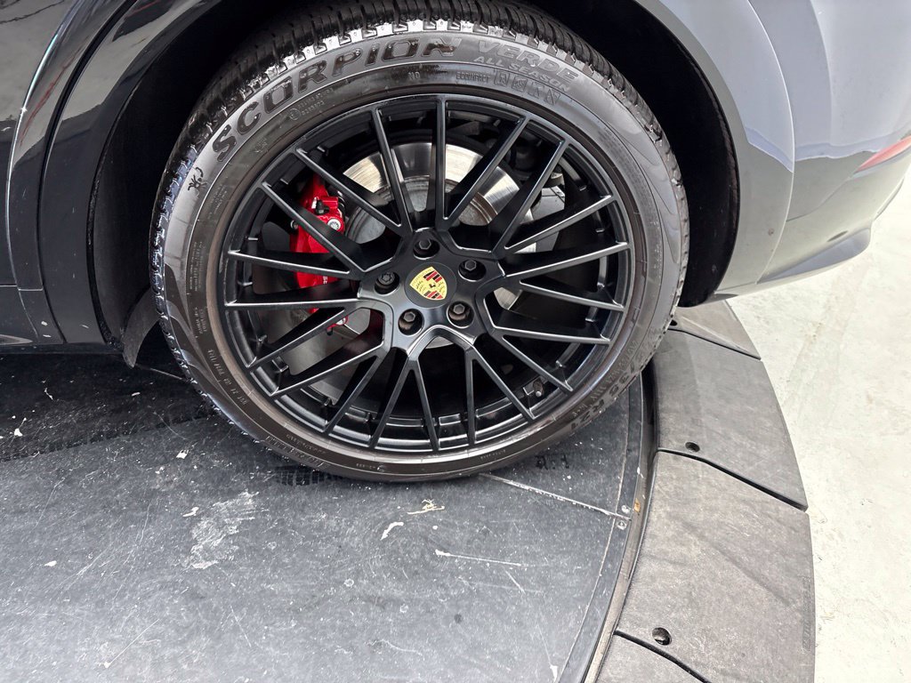 Certified 2023 Porsche Cayenne GTS AWD/4WD image 16