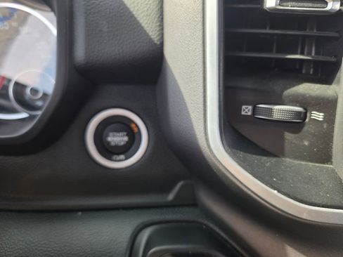 Used 2022 RAM 1500 Big Horn AWD/4WD image 35