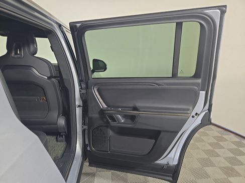 Used 2022 Rivian R1S Launch Edition image 19