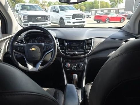 Used 2022 Chevrolet Trax LT w/ LT Convenience Package FWD image 19