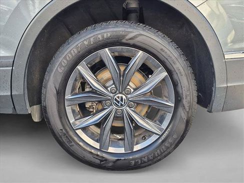 Used 2023 Volkswagen Tiguan SE w/ Panoramic Sunroof Package AWD/4WD image 14