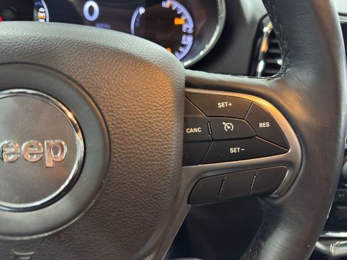 Used 2019 Jeep Grand Cherokee Laredo w/ Laredo X Package image 24