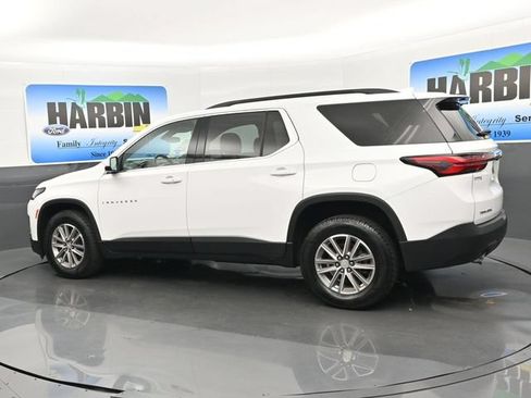 Used 2023 Chevrolet Traverse LT FWD image 3