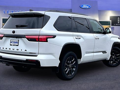 Used 2025 Toyota Sequoia Platinum AWD/4WD image 5