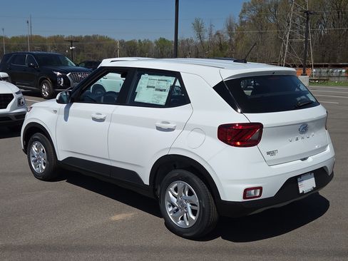 New 2026 Hyundai Venue SE image 3