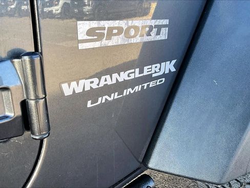 Used 2018 Jeep Wrangler Unlimited Sport S image 10