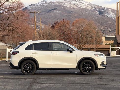 Used 2023 Honda HR-V Sport image 4