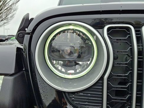 Used 2025 Jeep Wrangler Unlimited Sahara image 9