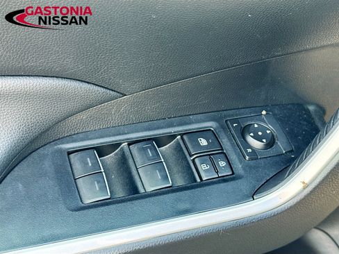 Used 2024 Toyota RAV4 XLE AWD/4WD image 22