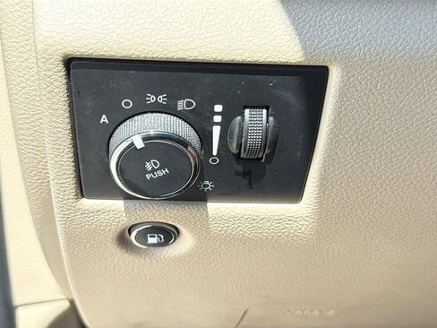 Used 2019 Jeep Grand Cherokee Laredo w/ 18" Wheel & 8.4" Radio Group AWD/4WD image 39