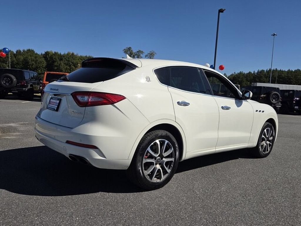 Used 2020 Maserati Levante AWD/4WD image 12