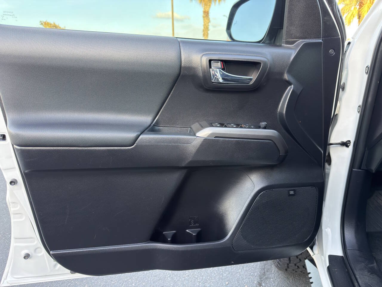 Used 2021 Toyota Tacoma TRD Off-Road w/ TRD Premium Off Road Package AWD/4WD image 9