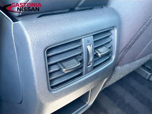 Used 2025 Nissan Rogue S FWD image 33