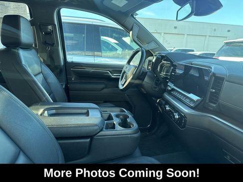 Used 2025 GMC Sierra 1500 SLT image 2