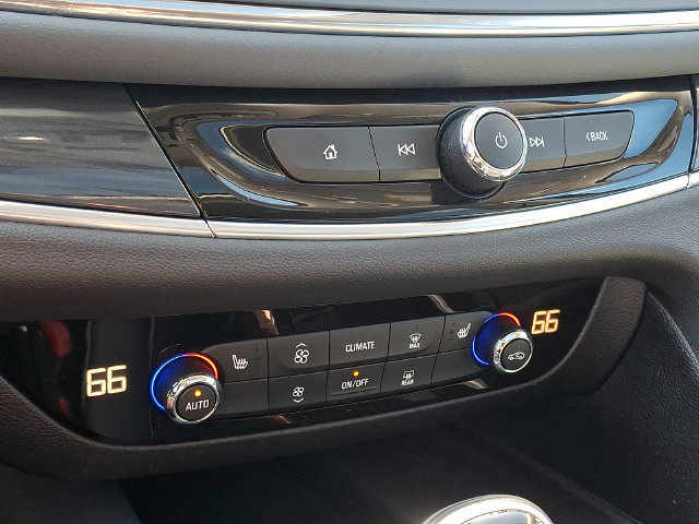 Used 2020 Buick Enclave Essence w/ Sound and Sites Package FWD image 16