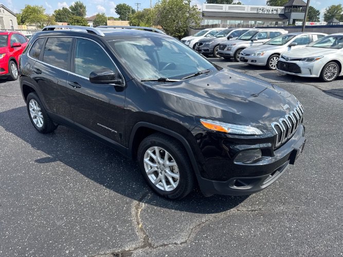 Used 2018 Jeep Cherokee Latitude w/ Cold Weather Group FWD image 7