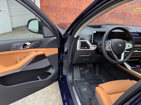 Used 2027 BMW X7 xDrive40i AWD/4WD image 9