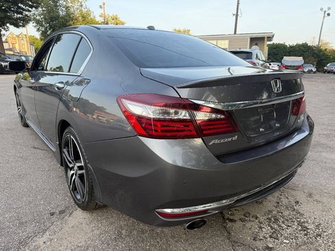 Used 2017 Honda Accord Touring image 3