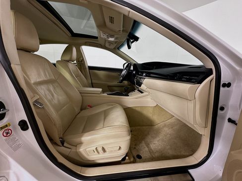 Used 2014 Lexus ES 350 w/ Luxury Package FWD image 32