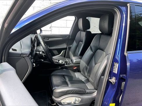 Certified 2023 Porsche Macan AWD/4WD image 5