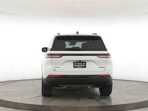 Used 2025 Jeep Grand Cherokee Limited w/ Black Appearance Package image 11