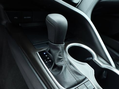 Used 2023 Toyota Camry LE image 10