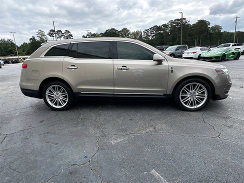 Used 2019 Lincoln MKT AWD image 5