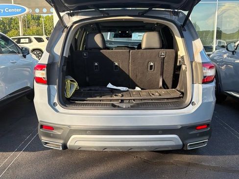 Used 2025 Honda Pilot Touring image 5