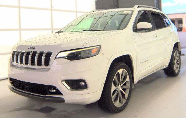 Used 2019 Jeep Cherokee Overland w/ Technology Group AWD/4WD image 1