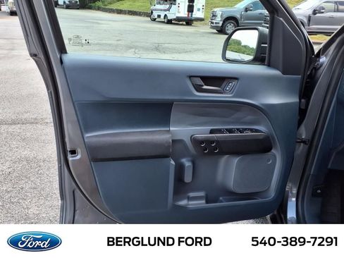 New 2025 Ford Maverick XL image 9