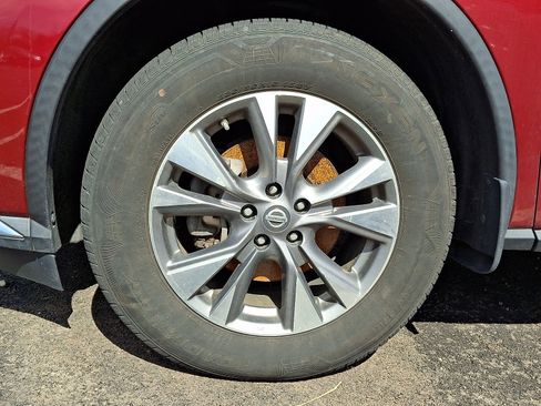 Used 2017 Nissan Murano SV w/ Premium Package image 4