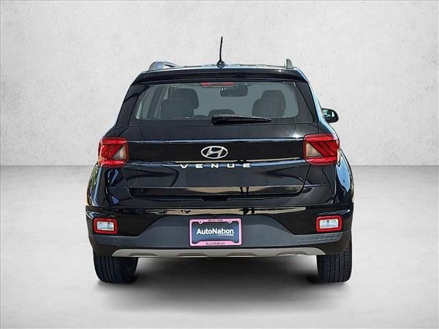 Used 2023 Hyundai Venue SEL FWD image 6
