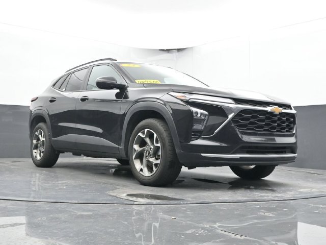 Used 2025 Chevrolet Trax LT FWD image 46