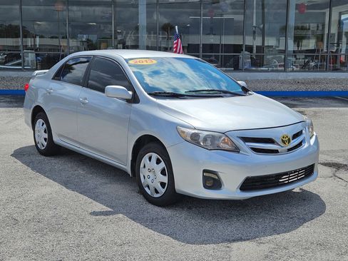 Used 2013 Toyota Corolla LE FWD image 2