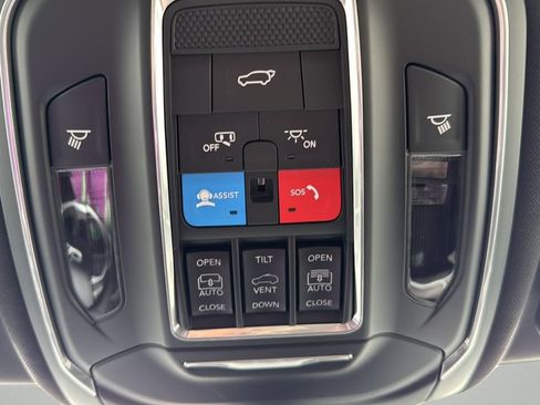 New 2026 Jeep Grand Cherokee L Limited w/ Luxury Tech Group II AWD/4WD image 40