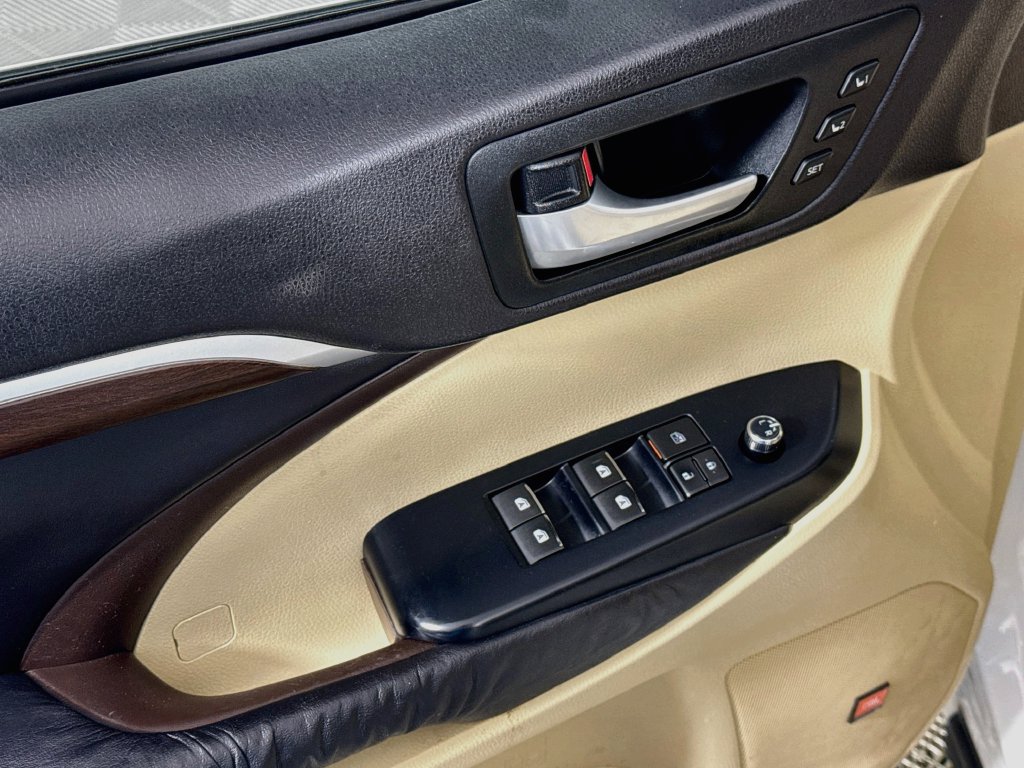 Used 2016 Toyota Highlander Limited FWD image 18
