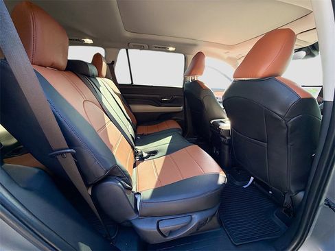 Used 2026 Toyota Grand Highlander Limited image 33