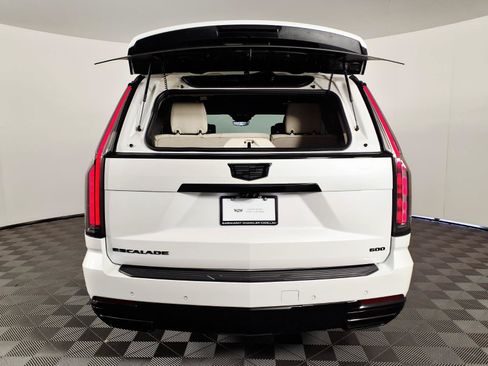 Certified 2025 Cadillac Escalade Sport Platinum AWD/4WD image 9