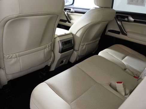 Used 2021 Lexus GX 460 Premium w/ Premium Package image 27