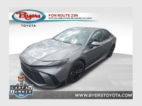 Used 2025 Toyota Camry SE image 1