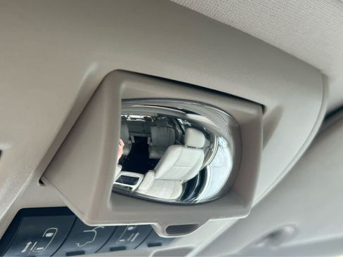 Used 2016 Chrysler Town & Country Touring-L FWD image 42