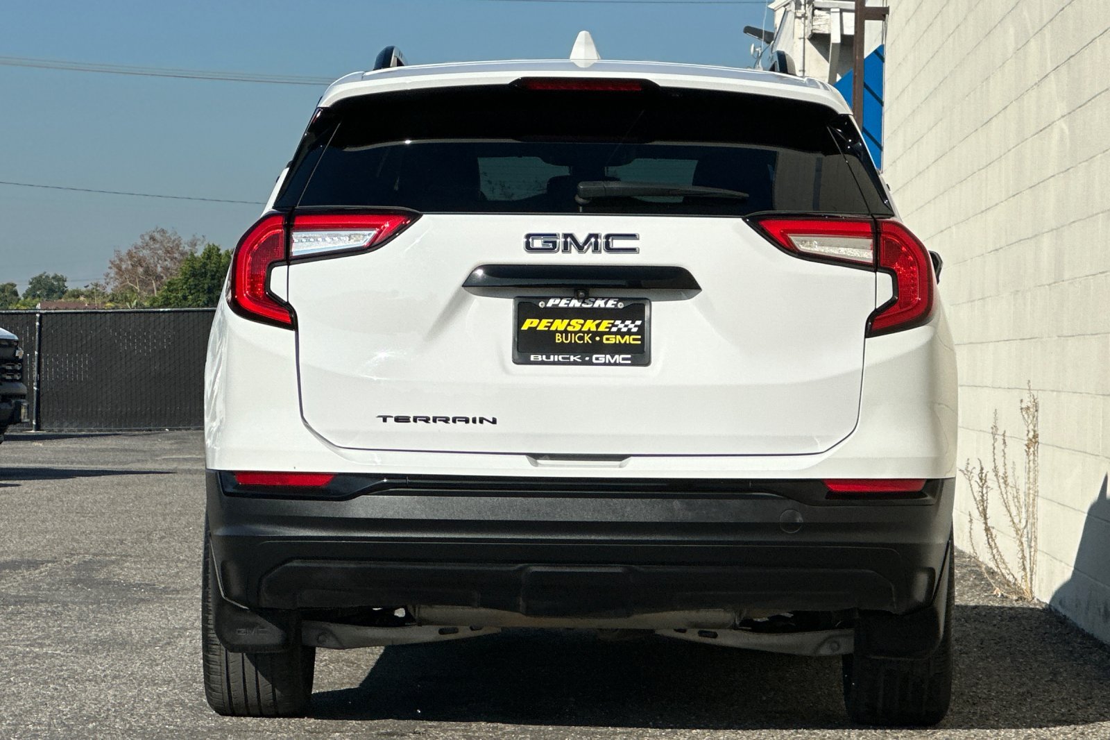 Used 2024 GMC Terrain SLT w/ Elevation Edition FWD image 5