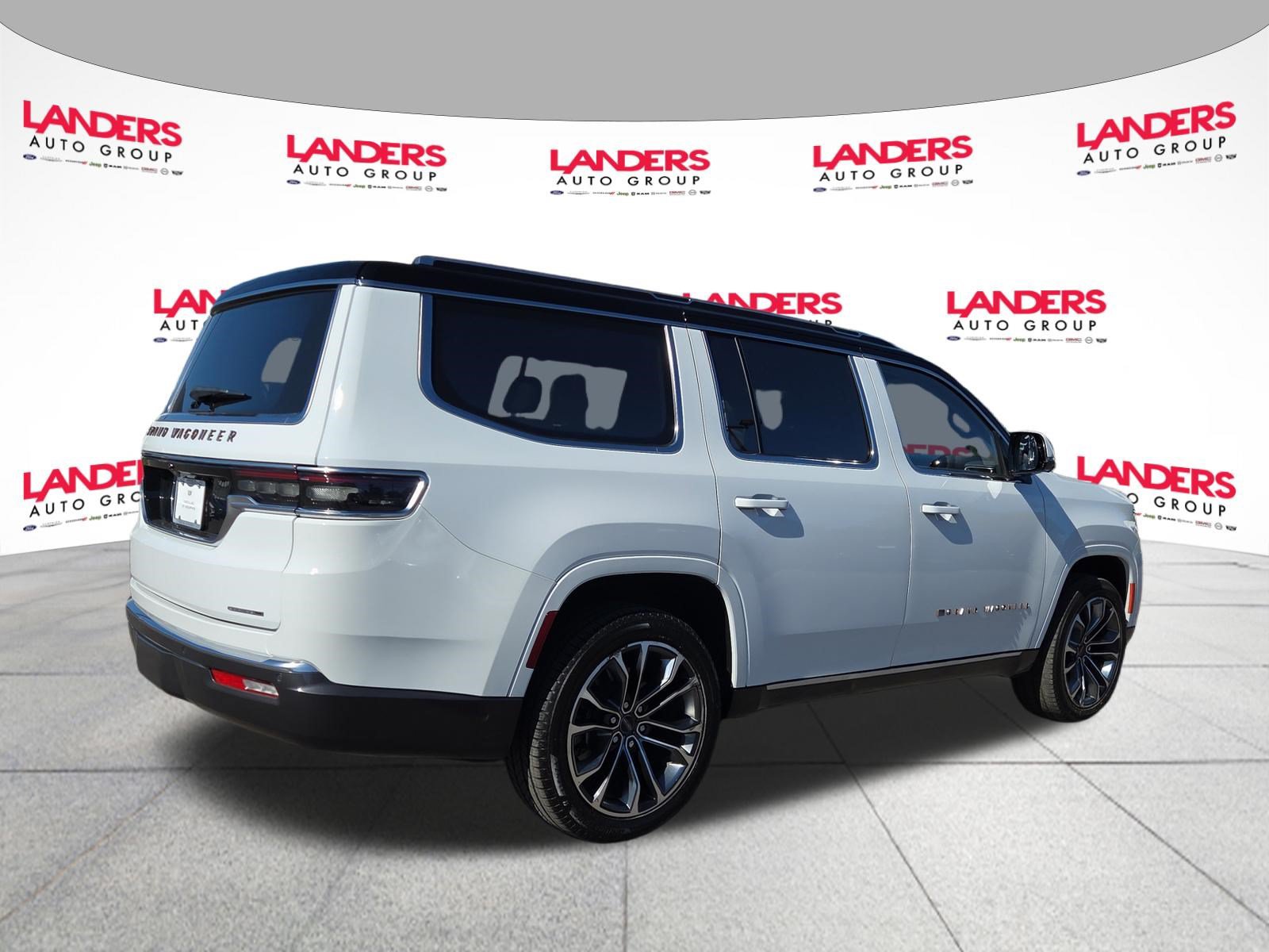 Used 2022 Jeep Grand Wagoneer Series III AWD/4WD image 3