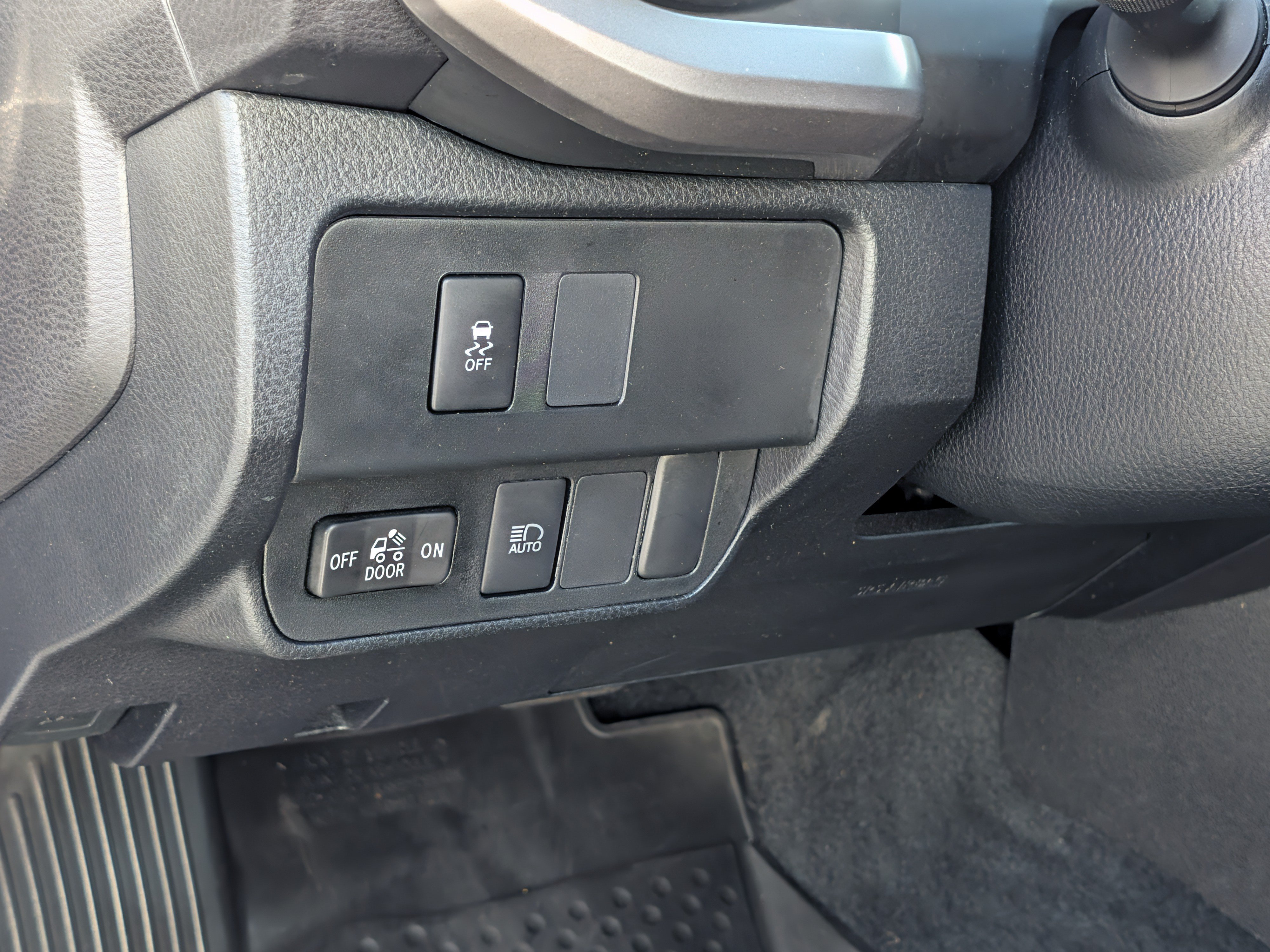 Certified 2023 Toyota Tacoma SR5 AWD/4WD image 17
