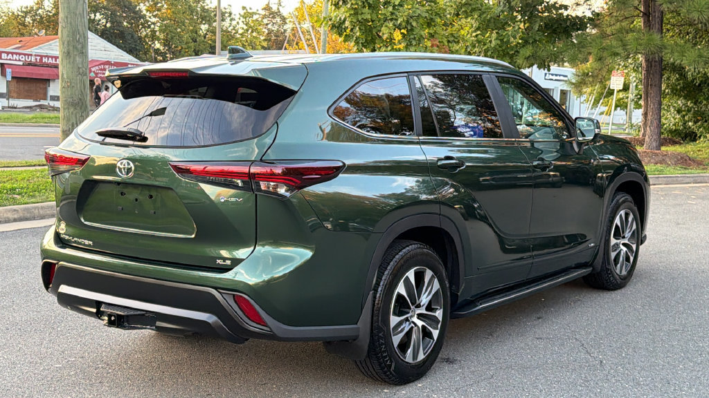 Used 2025 Toyota Highlander XLE AWD/4WD image 4