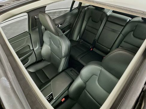 Used 2019 Volvo S60 T6 Momentum w/ Premium Package image 22